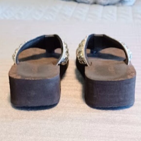 Rustic Couture Brown Flip Flops with Rhinestones, Size 7 - Picture 5 of 7